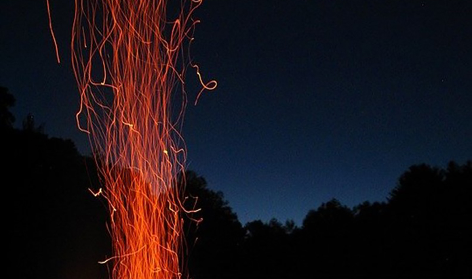 Adventseinstimmung am Feuer